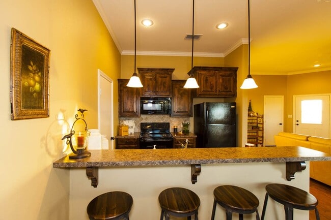 Foto del edificio - Coming Soon! 3 Bed 2 Bath Townhome in Serene West Tyler!