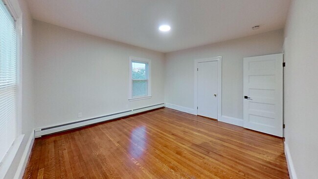 Building Photo - 44 Dimmock St