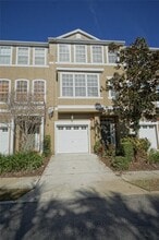 Building Photo - 3035 Pointeview Dr