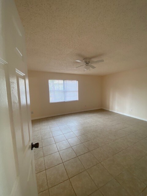 Foto del edificio - 19 Woodstone Ln