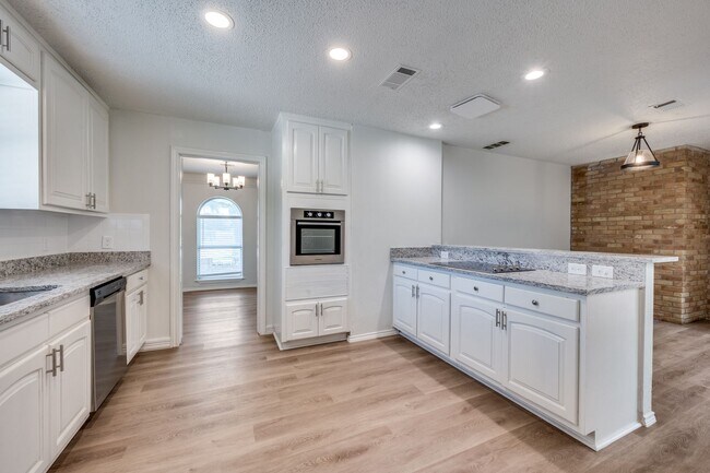Foto del edificio - 1710 Green Oaks Dr