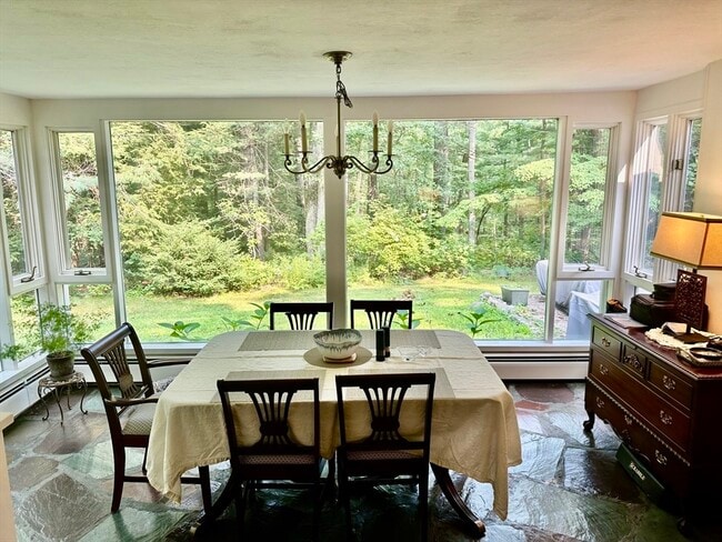 Foto del edificio - 55 Beaver Pond Rd