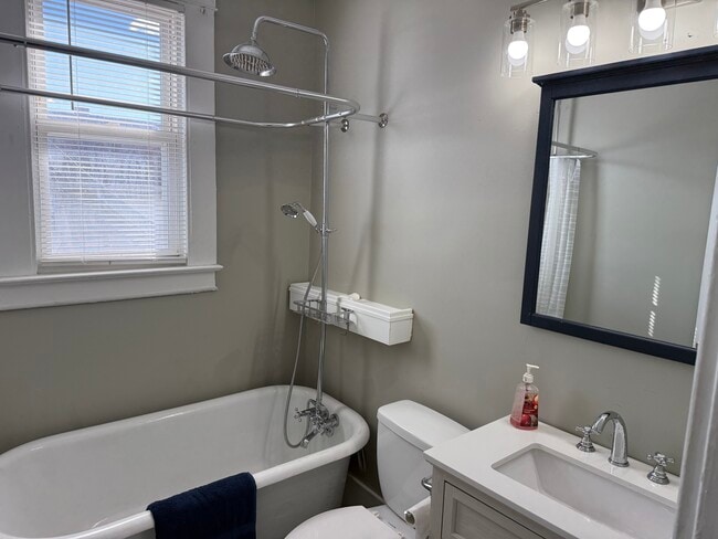 Foto del edificio - 813 Campbell Ave