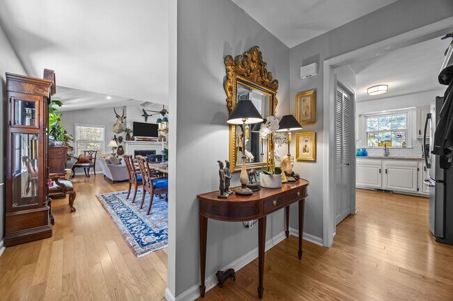 Building Photo - Gorgeous Mid-Century Modern Ranch in West Raleigh near NCSU and Lake Johnson - Fenced-in Backyard!