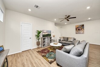 Building Photo - 14967 Eagle Feather Dr