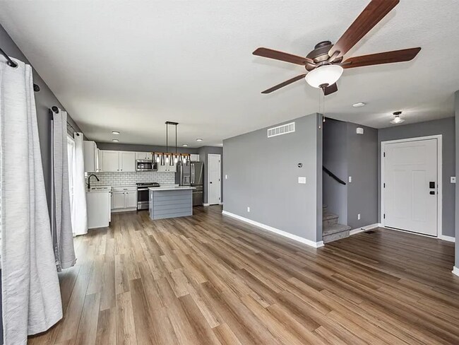 Building Photo - Bright & Modern 4-Bedroom Home in Deer Cre...