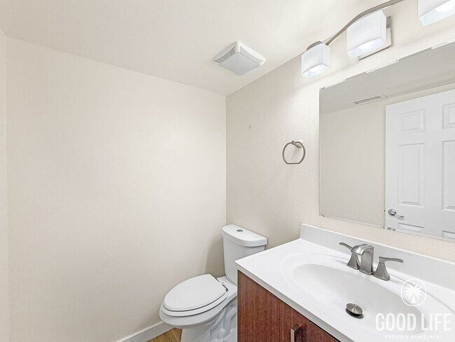 Building Photo - Modern 3BD/1.5BA Townhome in Tierrasanta with Kitchen Island, Private Yard, Pool & Tennis Court