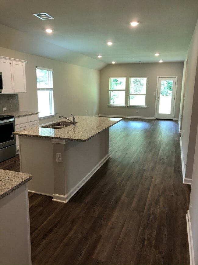 Foto del edificio - 8380 Fairlane Dr