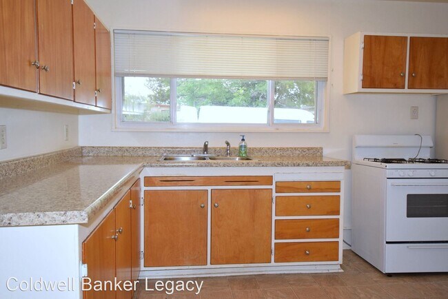 Foto del edificio - 3 br, 2 bath House - 3503 Montclaire Dr. NE
