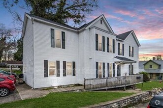 Building Photo - 417 North St