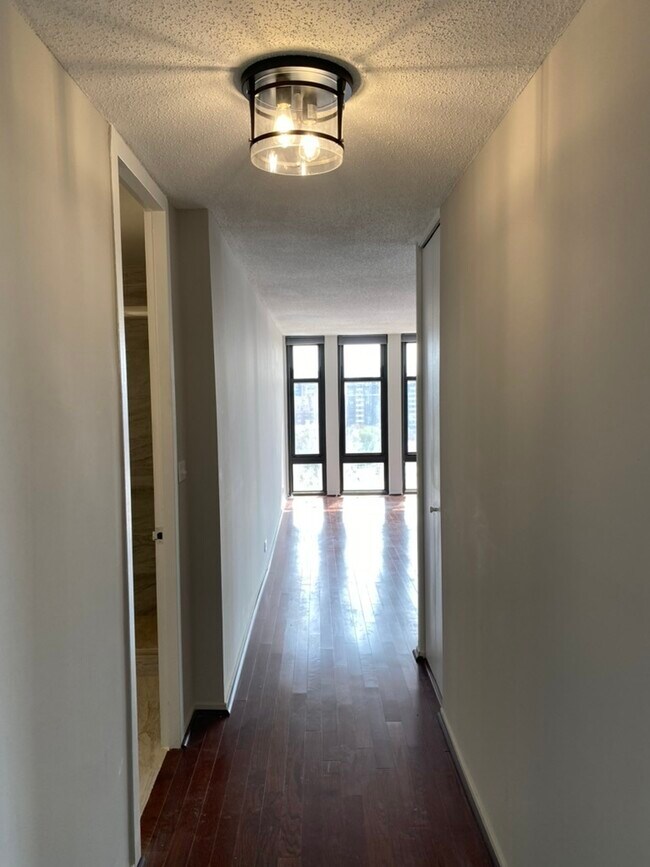 Foto del edificio - 6700 S South Shore Dr