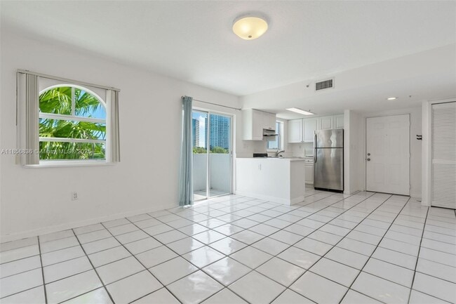 Building Photo - 3052 SW 27th Ave
