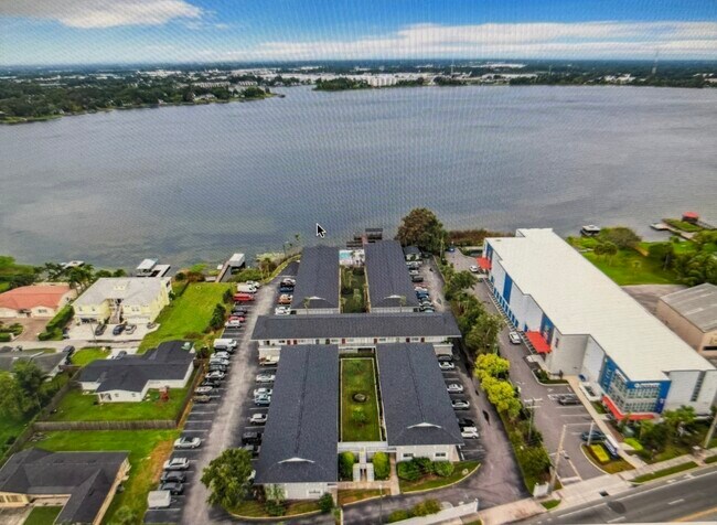 Foto del edificio - 4328 Edgewater Dr