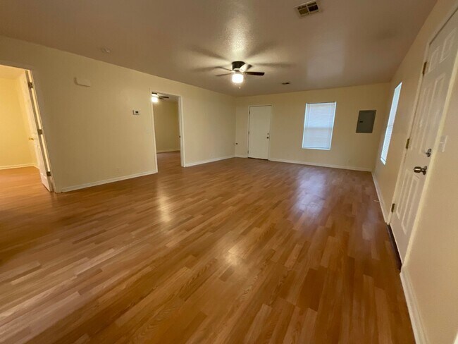 Foto del edificio - 1105 Katherine Ave