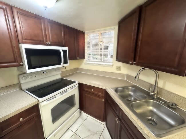 Photo - 1932 Lake Atriums Cir Townhome