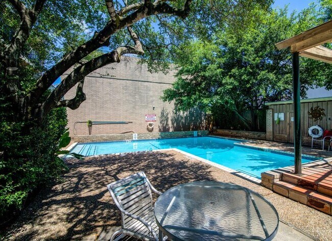 Building Photo - 2600 Penny Ln
