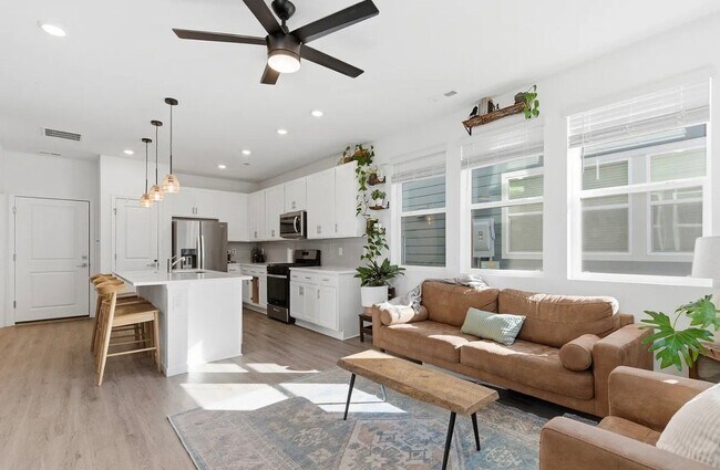 Foto del edificio - 1928 Rosen Dr