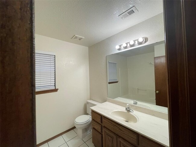 Foto del edificio - 621 Gyrfalcon Dr