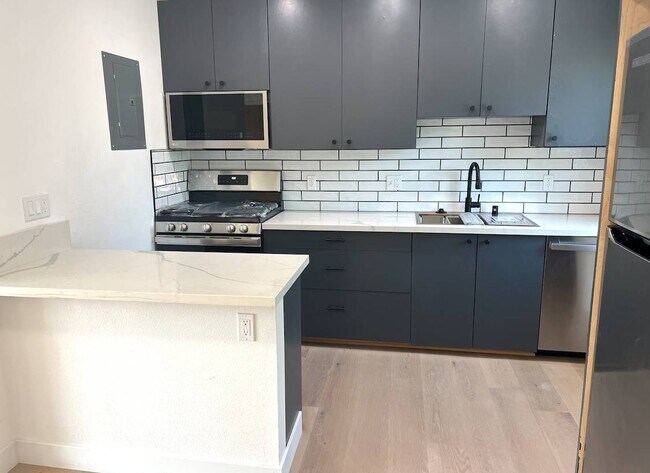 Building Photo - 2714 Queen St