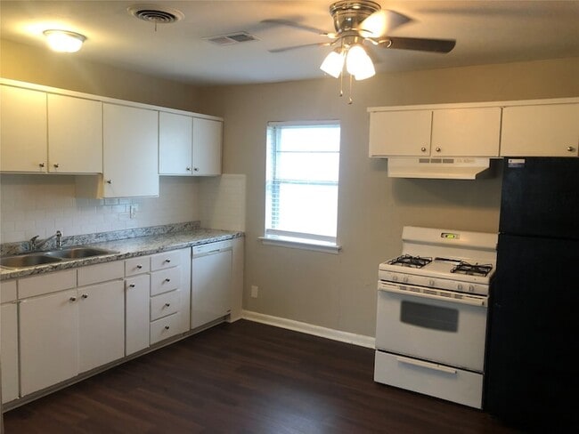 Building Photo - 712 Juno Ln