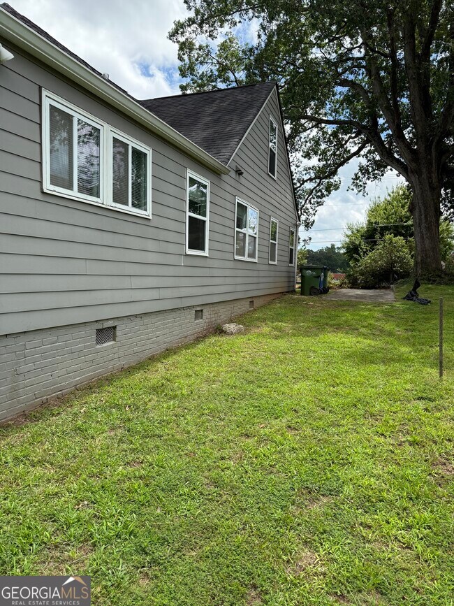 Foto del edificio - 969 Arden Ave SW