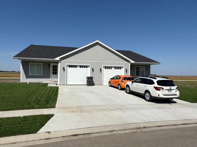 Building Photo - 231 W Lester St