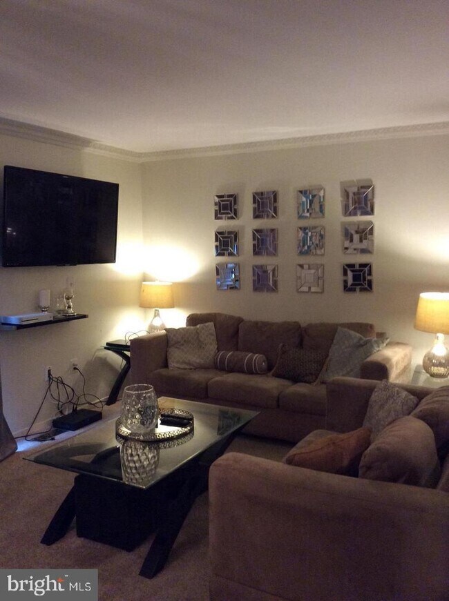 Foto del edificio - 8912 Hillside Ct