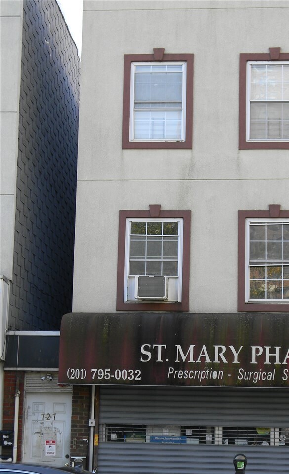 Foto del edificio - 727 Newark Ave