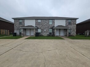 Building Photo - 4100 Gus Dr
