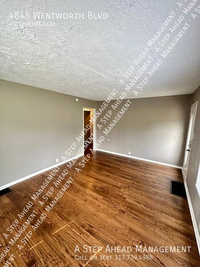 Building Photo - 4845 Wentworth Blvd - 3 Bed/2 Bath - Tons ...