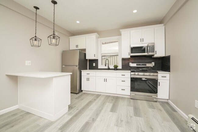 Building Photo - 341 Summer Ave