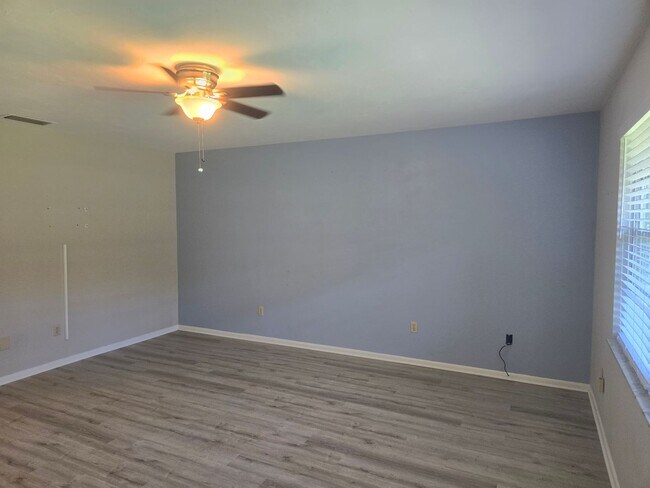 Building Photo - 6853 Grove Rd