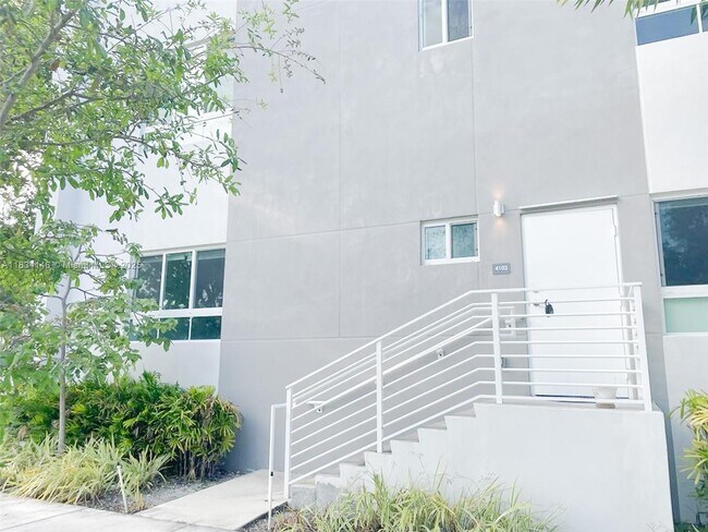 Foto del edificio - 2535 NE 193rd St