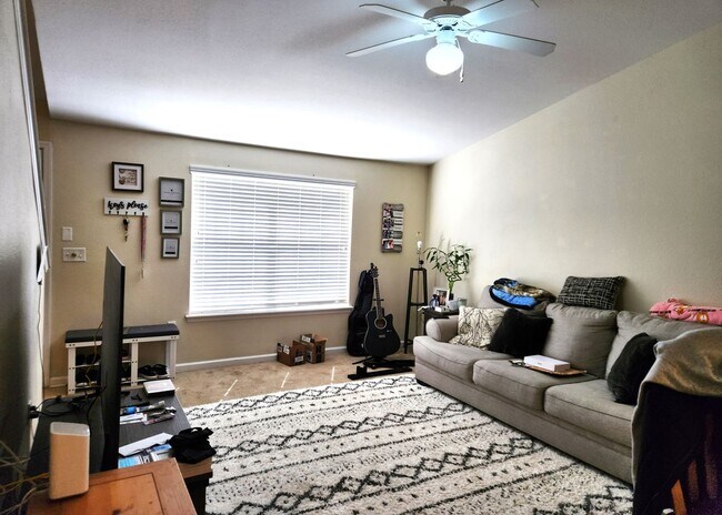 Building Photo - Large 3 bedroom town home with pool and gym for rent June 8, 2026 for $1650 per month