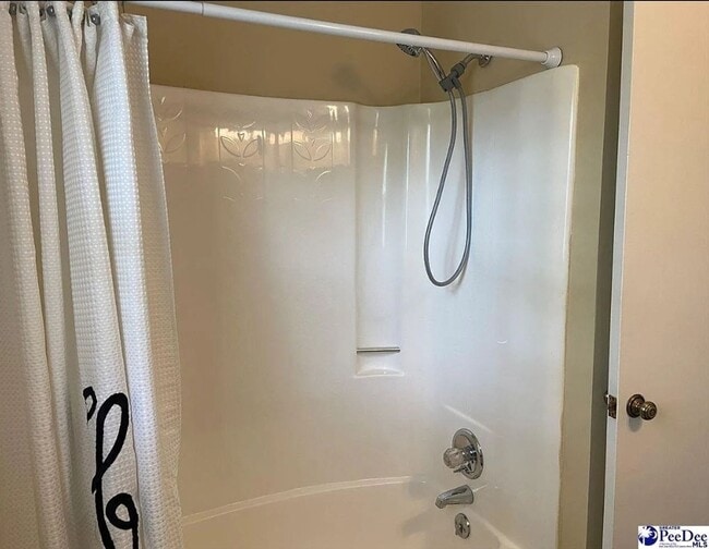 Building Photo - 3 bedroom 2 bath - In the heart of Florence