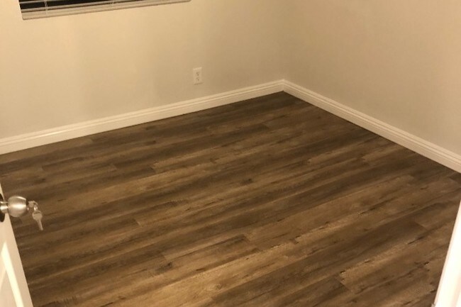 Bedroom 2 - 709 S Kingsley Dr
