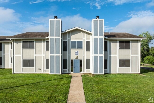 Building Photo - Whitehall Apartments
