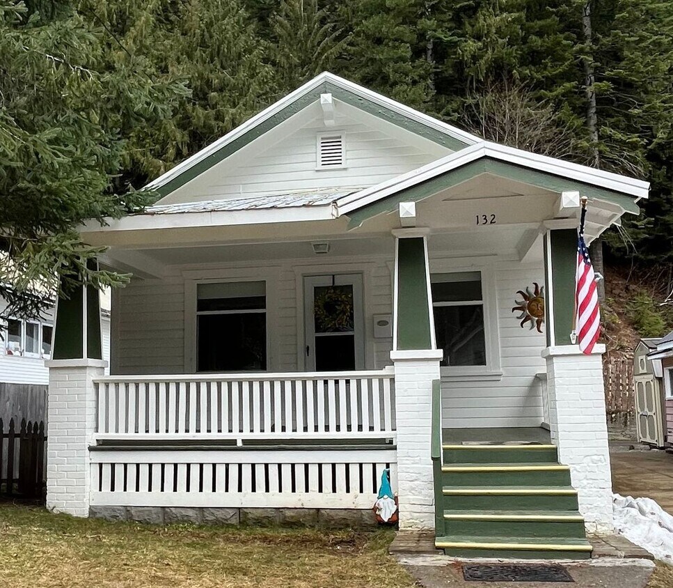 Primary Photo - 3 bedroom, 1 bath house located in Wallace...