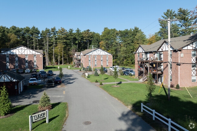 Foto del edificio - Tudor Crest Estates