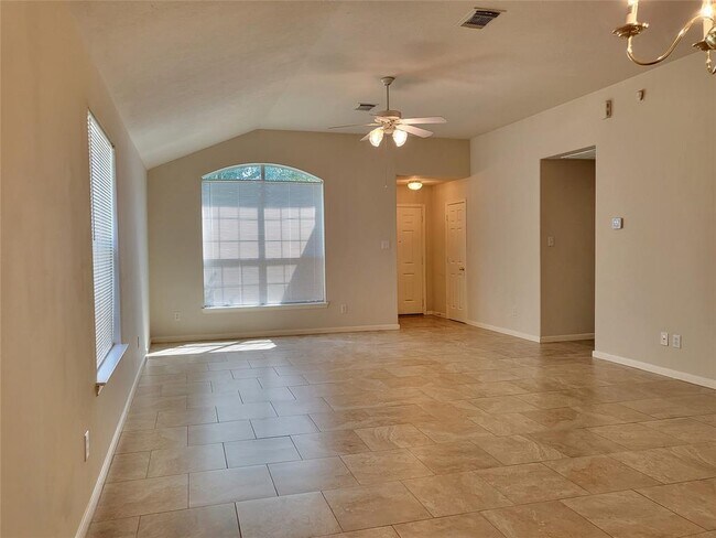 Foto del edificio - 6531 Carly Park Way