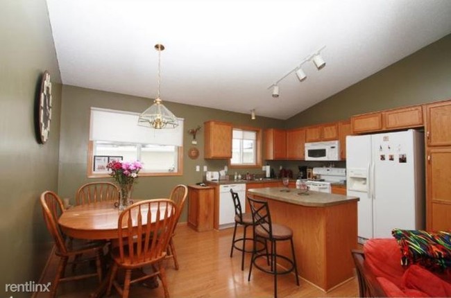 Building Photo - 2 br, 1 bath Townhome - 127 Garner Cir
