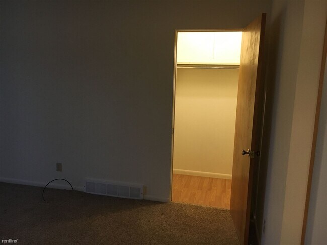 Building Photo - 1265 McDivitt Ct