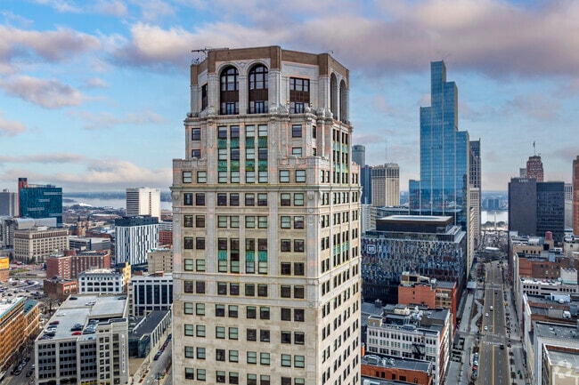 The Crown - The Broderick Tower (MCI)