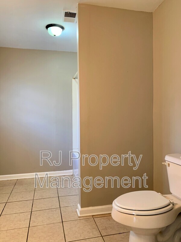 Foto del edificio - 3704 Earls Court Rd