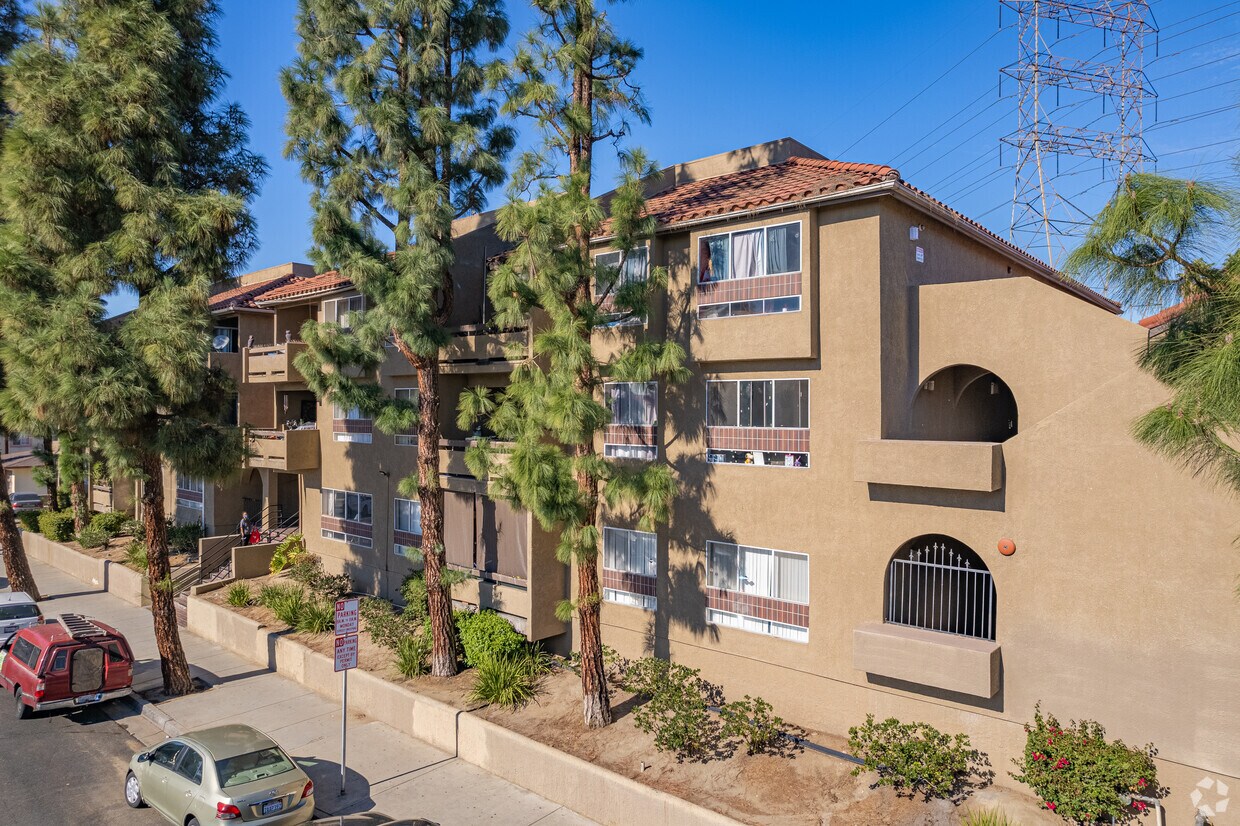 14809-14819 Downey Ave Paramount, CA 90723-4527 - 14809-14819 Downey Ave