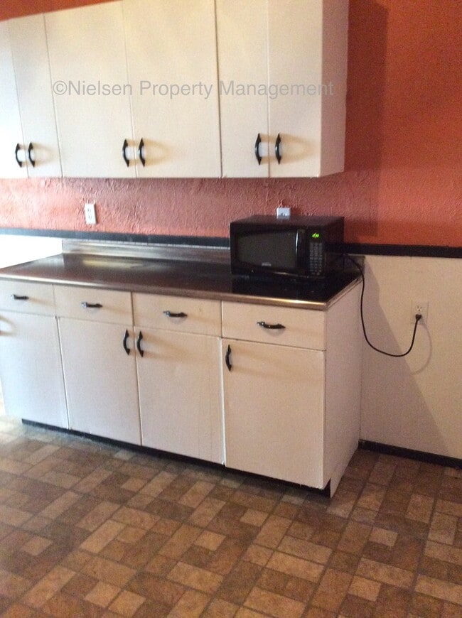 Building Photo - 2 bedroom House, located Uptown near MT Tech!