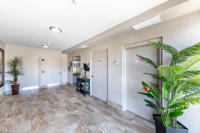 Foto del edificio - FURNISHED WATERFRONT CONDO IN PUNTA GORDA ISLES