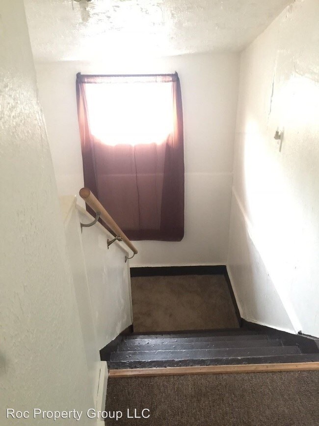 Building Photo - 2 br, 1 bath Apartment - 687 Genesee St