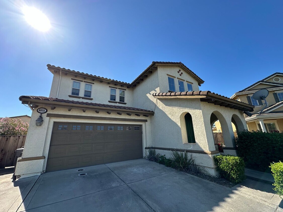 Primary Photo - 4025 Squaw Ct - Bridgeway Lakes 95691