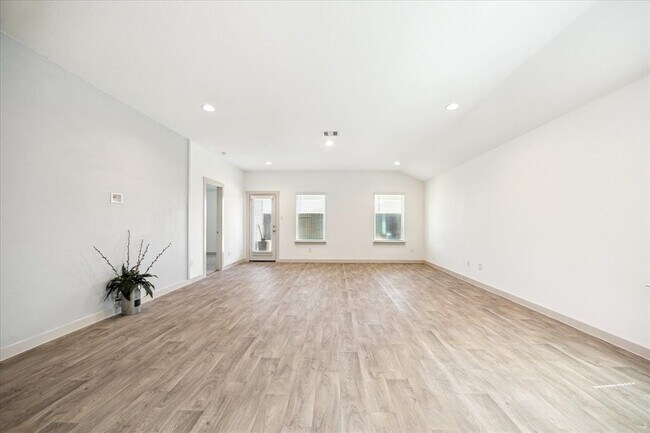 Building Photo - 8115 Brahman Ln